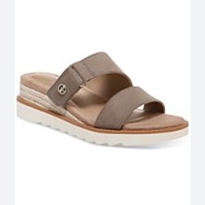 Giani Bernini Bryerr Memory Foam Wedges in Taupe